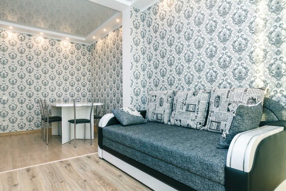 Затишна двокімнатна. При відключенні світла - ліфти працюють, вода є.