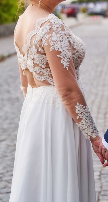 Zwiewna suknia ślubna