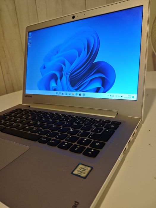 Portátil Lenovo i3 Win11