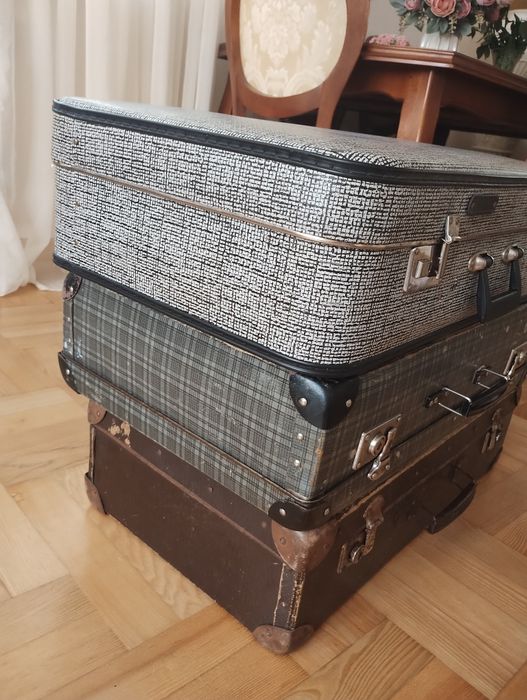 Piękne walizki prl