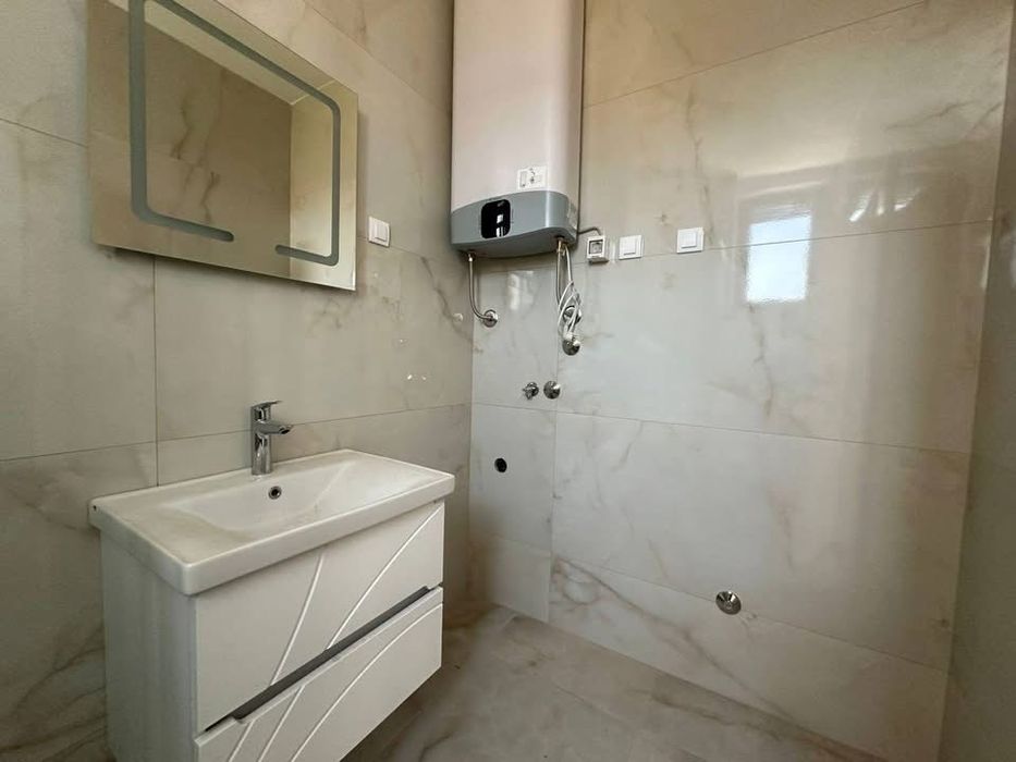 Нова квартира з ремонт в Чорногоріі, м Бар,на березі Адріатичного моря