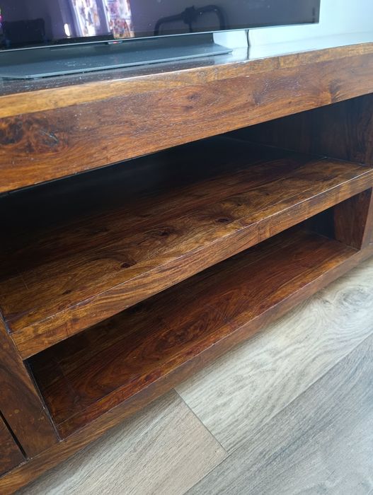 Sprzedam solidną komodę / szafkę RTV z litego drewna