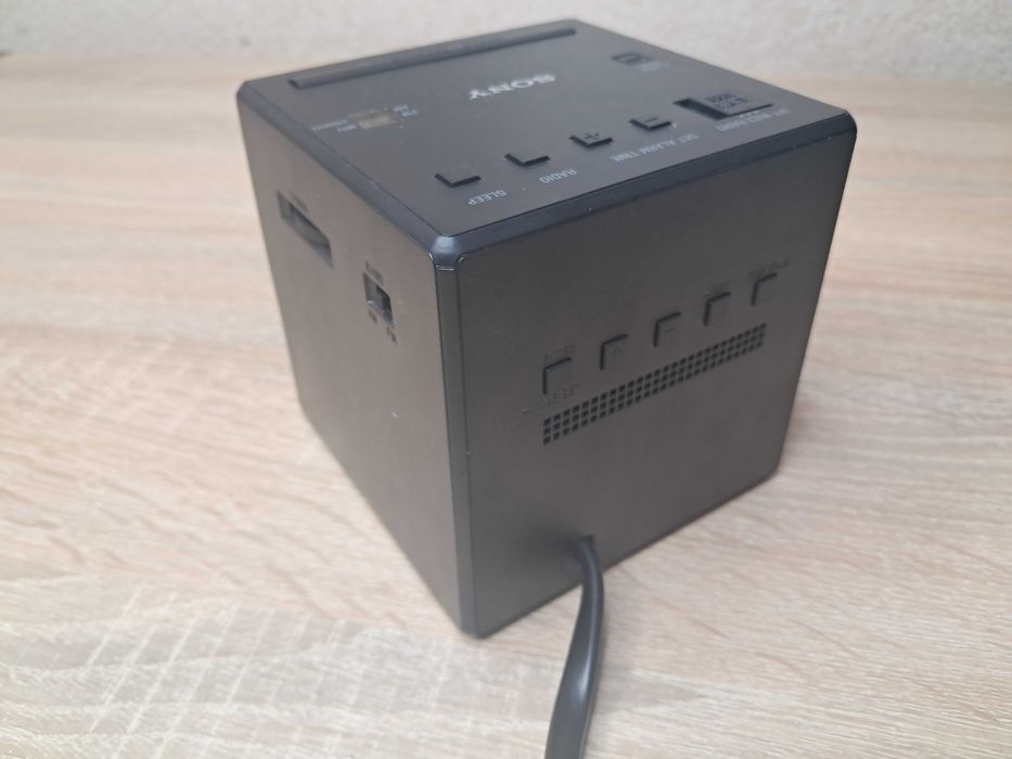 Годинник радіо будильник Sony ICFC1B