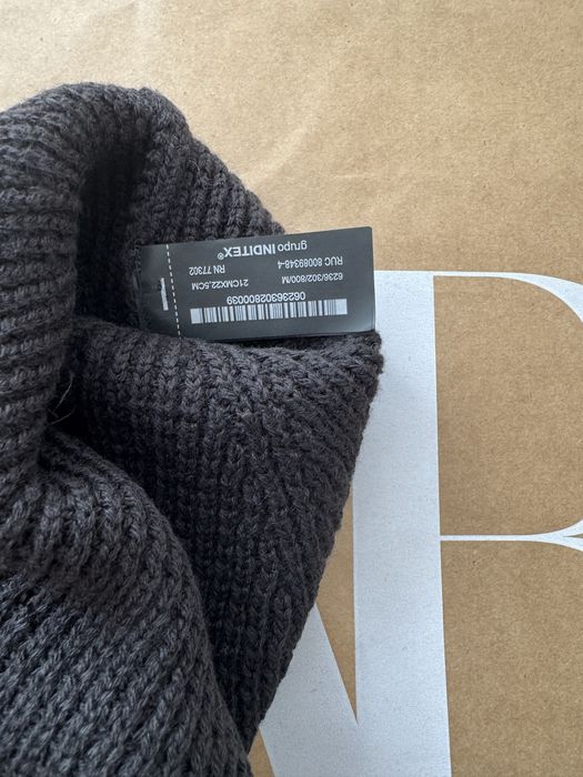 29% wełna Czarna czapka Zara