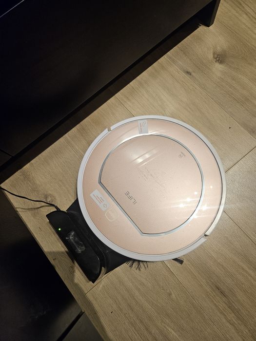 Robot sprzątający działający odkurzacz automatyczny ilife v7s plus