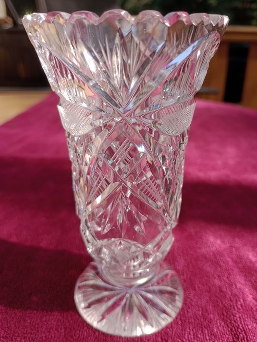 Wazonik kryształowy z czasów PRL jak nowy