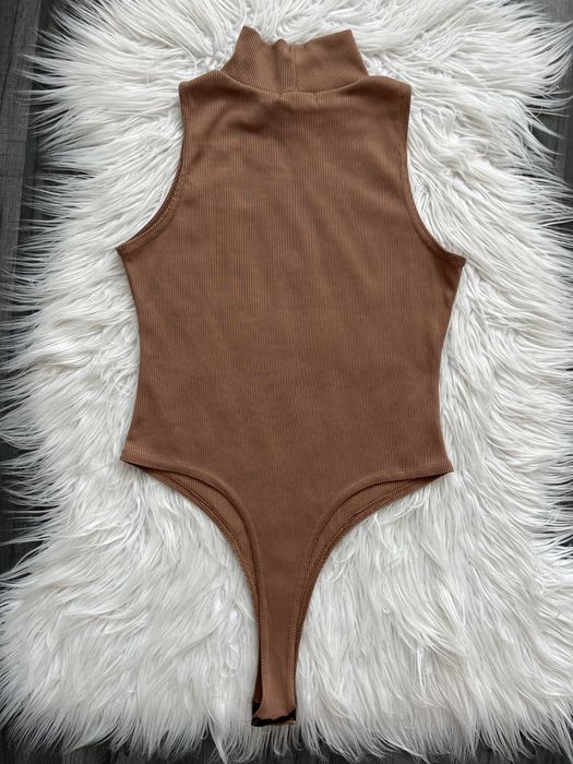 Prążkowane karmelowe body S 36