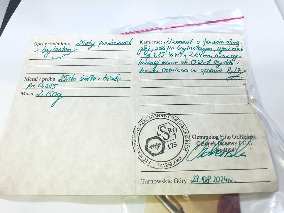 Złoty pierścionek z brylantem 0.32ct P1/F certyfikat
