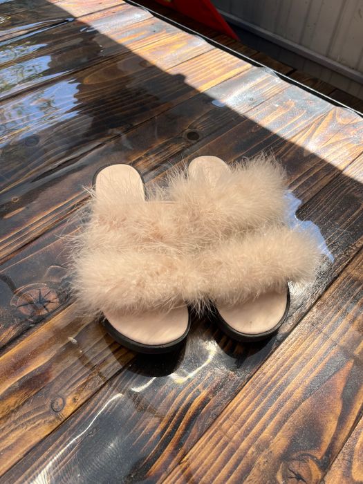 Шлопанці жіночі з пірʼям