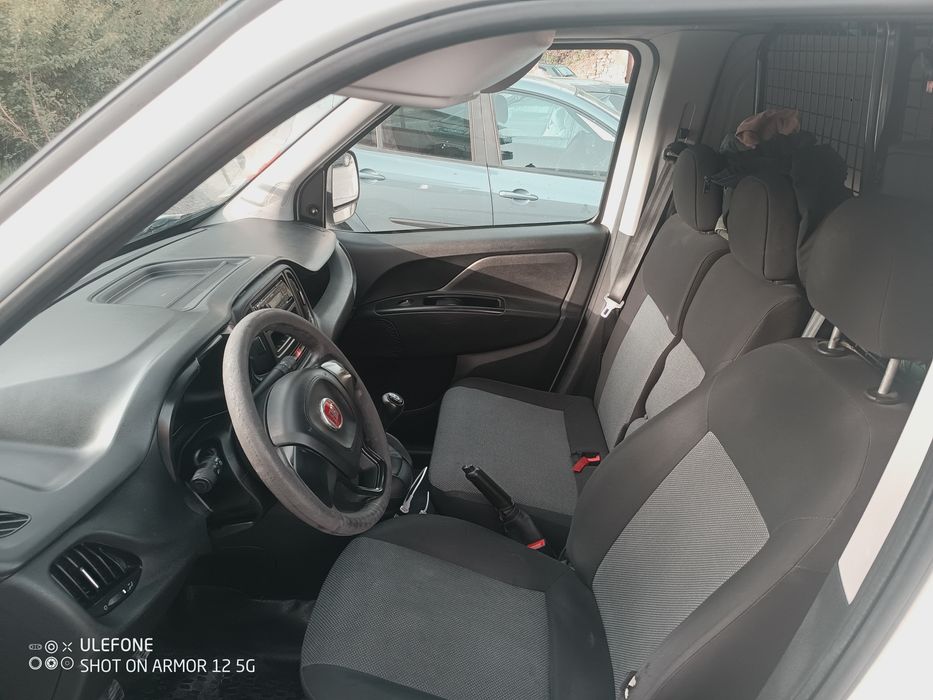 Fiat doble 1,3 de 3 lugares,vende ou troca por de maior caixa, carro econômico, só meter gasóleo e andar ano 2016