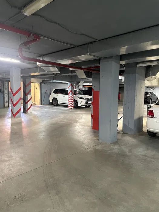 Сдам підземний паркомісце нам Левка Лукʼяненка