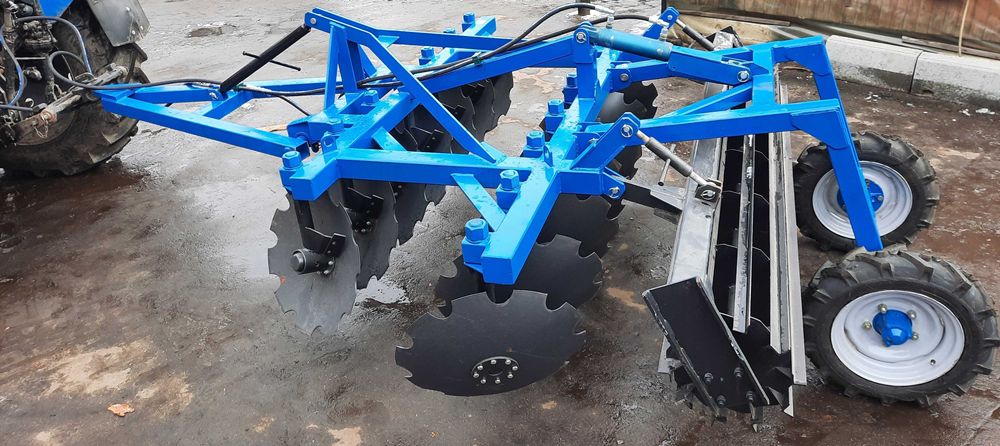 Культиватор причіпний КПГ-2,5 є навісний варіант. Борона дискова.