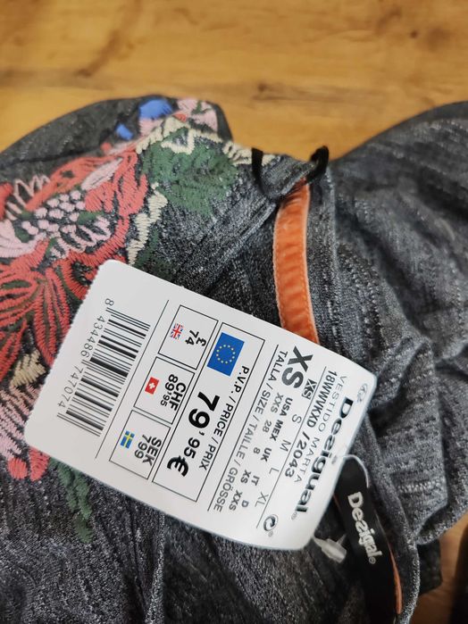 Nowa designerska sukienka Desigual rozmiar XS wiskoza/poliester/elastan