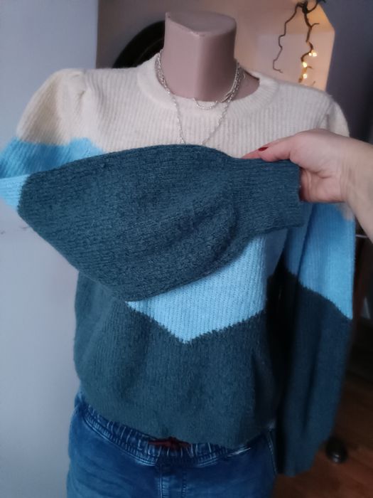 Cieplutki sweterek rozm M