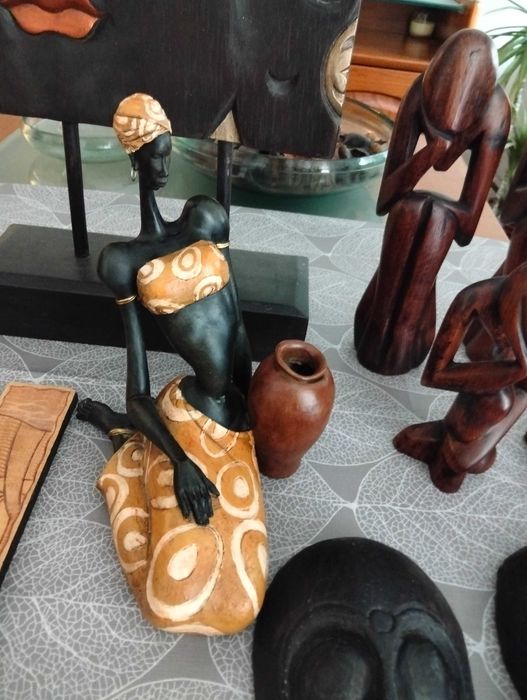 Várias peças africanas