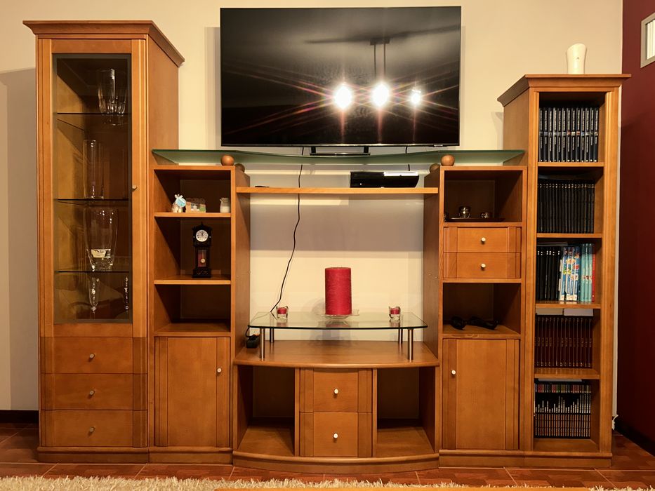 Móvel  TV usado como novo