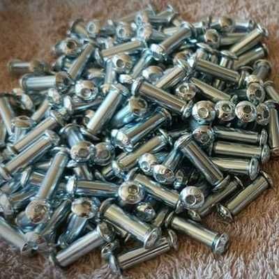 Стяжные винты для ножей с накладками.