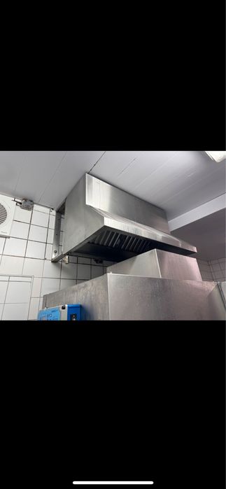 Myjka Hobart do naczyn koszy krotki model ze stolami