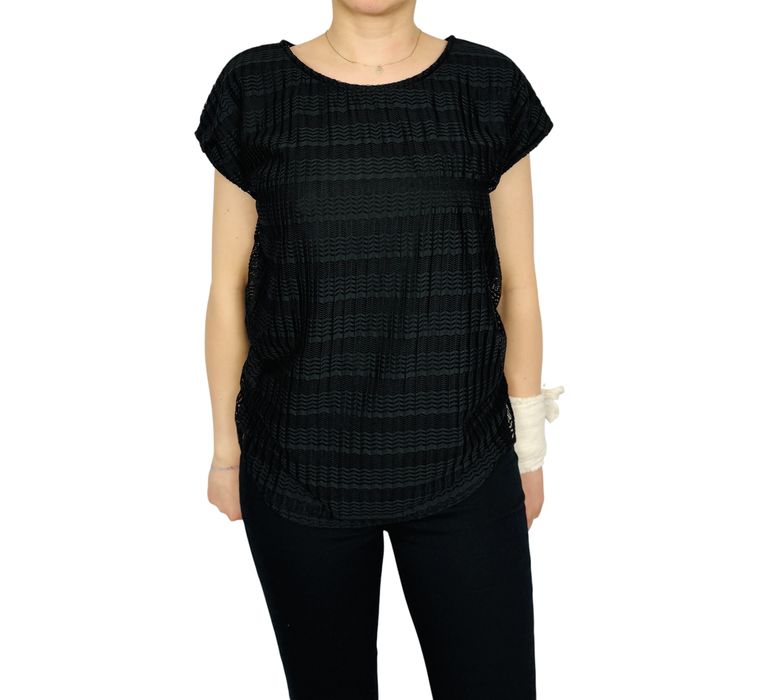 Czarna bluzka z koronkowym przodem S 36