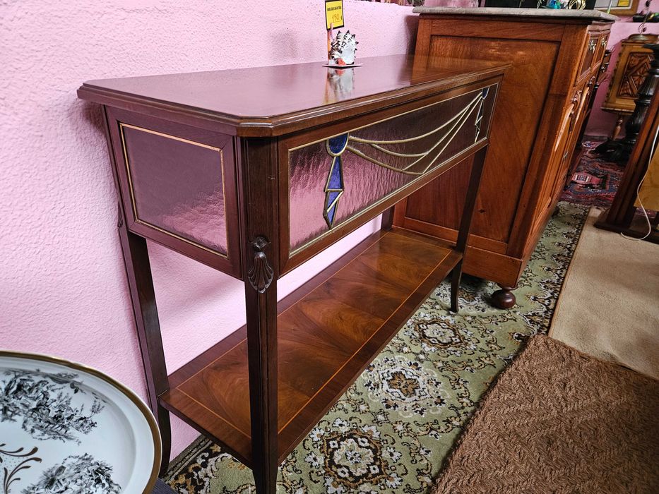 Excelente consola em madeira com acabamento e