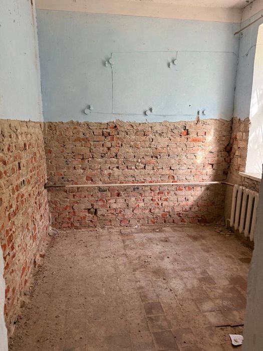 Продам здание  в самом центр с. Березна