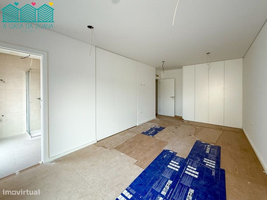 Apartamento T3 com Lugares de Garagem em Esgueira
