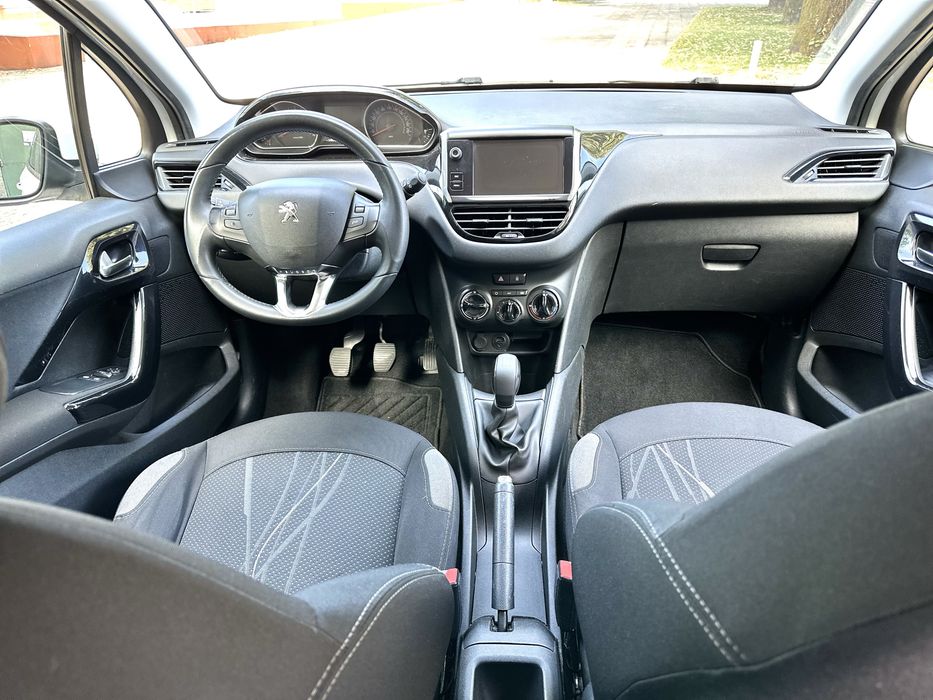 Peugeot 208 — fotografia 8