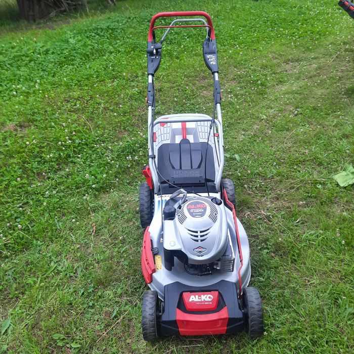 Газонокосарки різні привезли з Німеччини всі готові до роботи