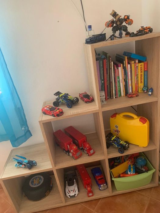 Estante e secretária