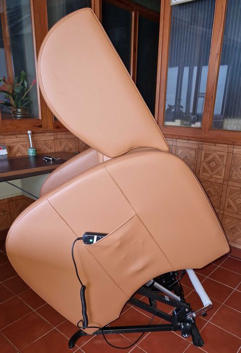 Poltrona Relax elétrica com rodas - um mês de uso
