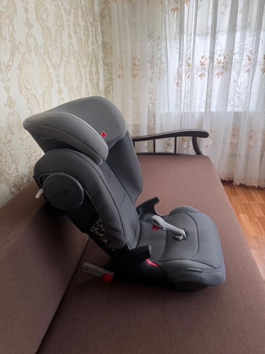 Продам детское автокресло 4-12 лет ребенка Britax Römer 15-36 kg