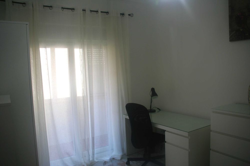 Alugam-se quartos a estudantes