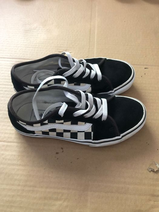 Tênis Vans original quadriculado.