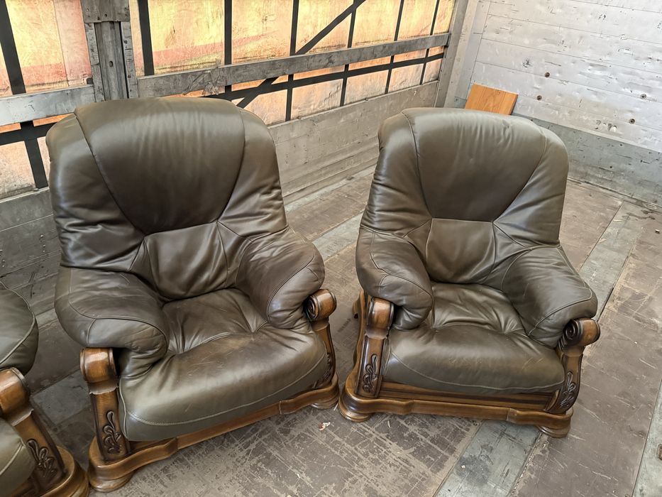 Кожаный диван + два кресла