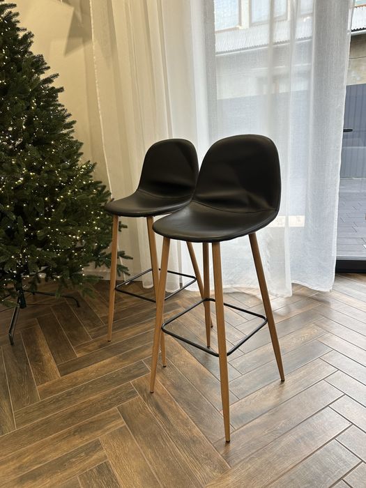 Барний стілець Jysk  ( напівбарний ) нові  2шт