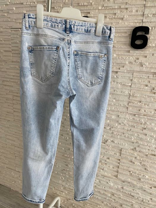 Piękne Pinko  przecierane dżinsy z dopinanym łańcuszkiem jaskółki