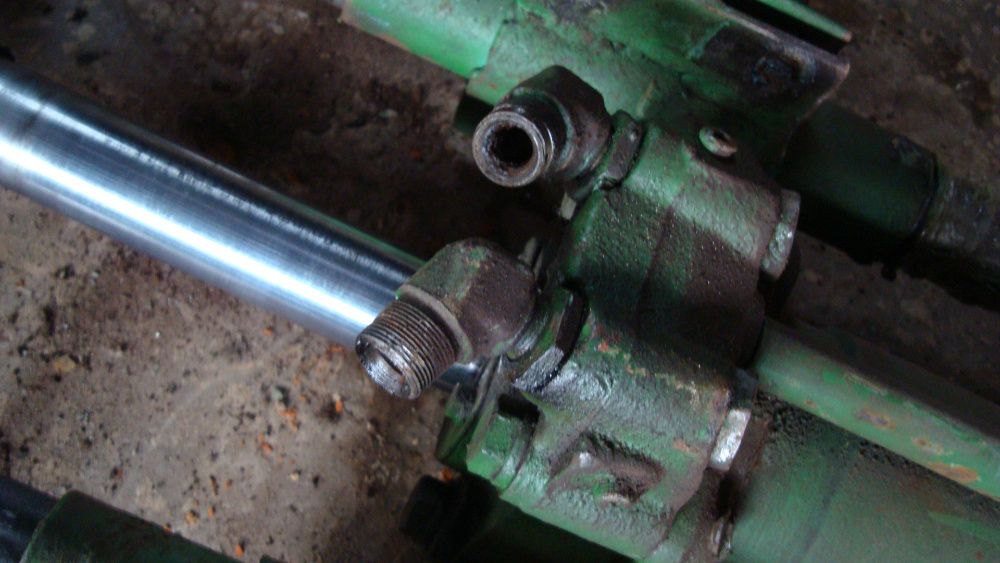 Гидравлический цилиндр с направляющими