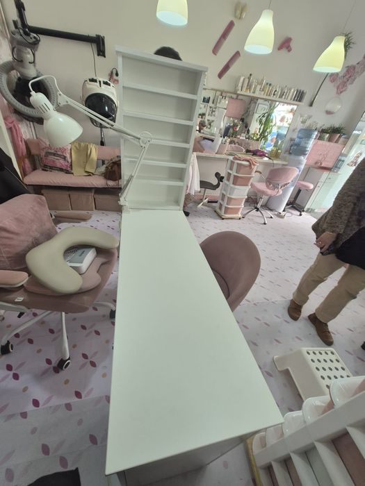 Mesa manicure como nova oferta cadeira