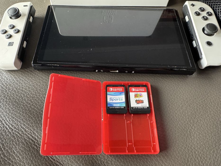 Nintendo Switch + 2 gry