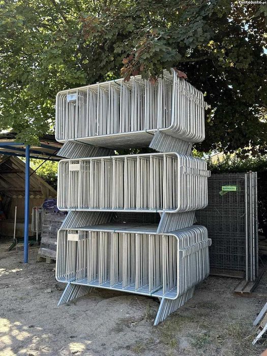 Barreiras de Segurança Pintadas e Galvanizadas