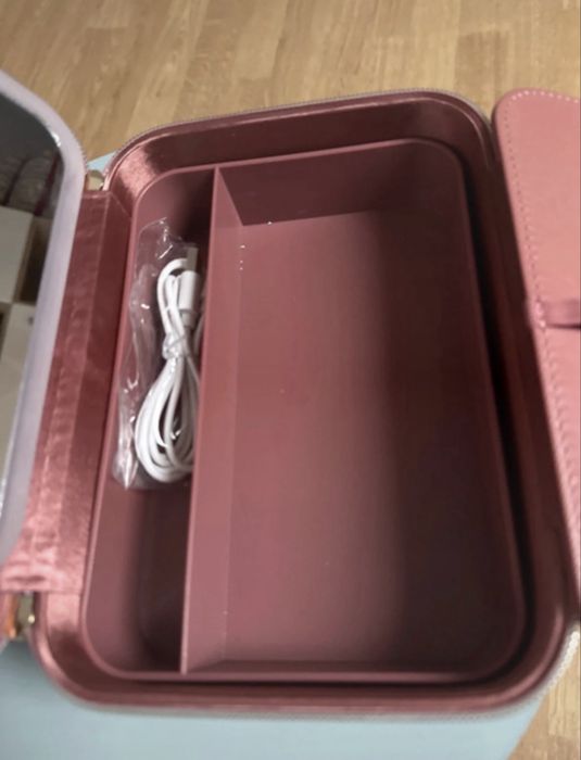 Kosmetyczka z lusterkiem