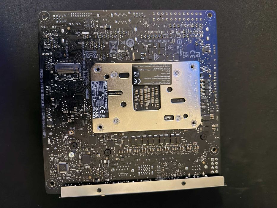 ASUS ROG Strix B650E-I Gaming WiFi — Mini-ITX AM5 (AVARIADA)
