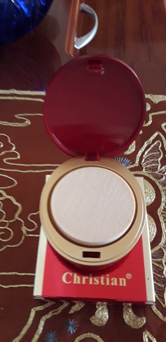 Пудра компактная Christian