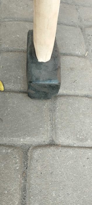 Młot 5kg , nowy trzonek , stary porządny