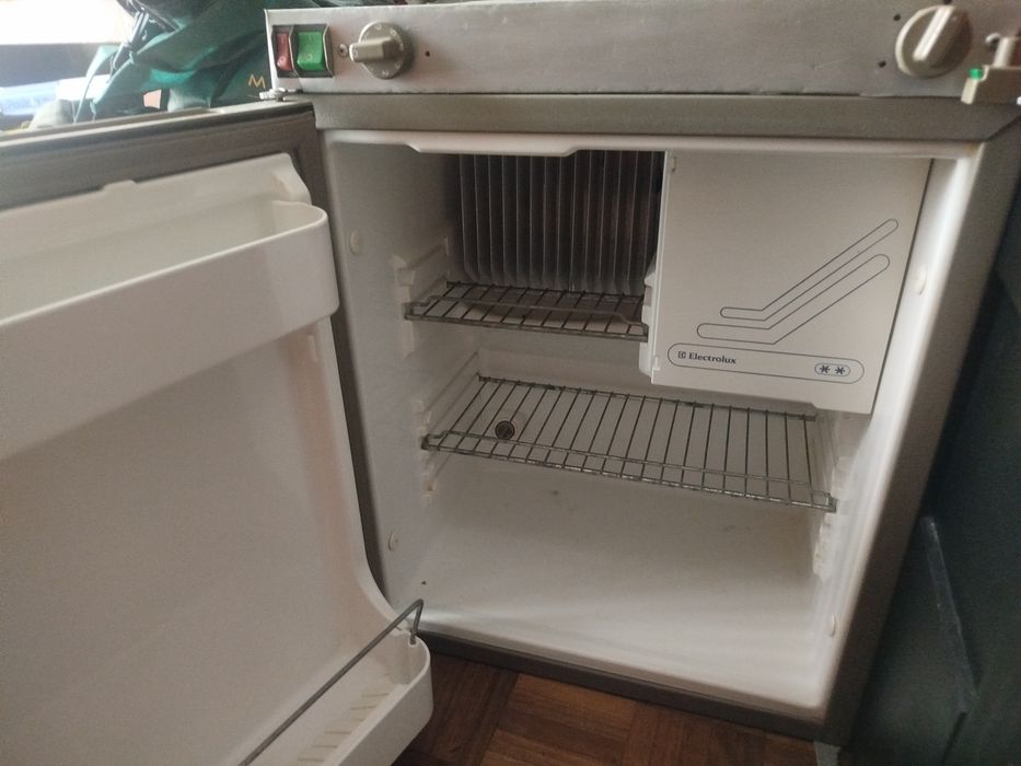 Frigorífico para autocaravana trivalente