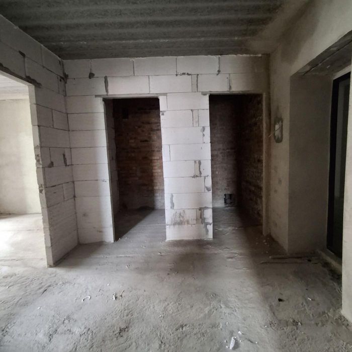 Продаж / Квартира / середній поверх