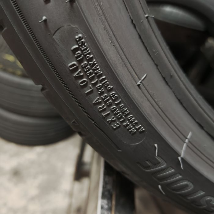 235/35/19 XL Sprzedam parę opon letnich Bridgestone