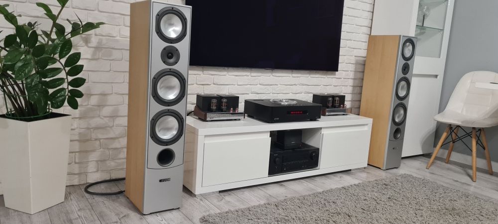 Duze kolumny podłogowe Canton GLE 490