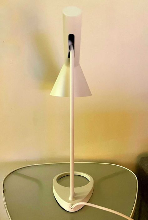 Candeeiro de mesa em Branco e Preto, estilo nordico