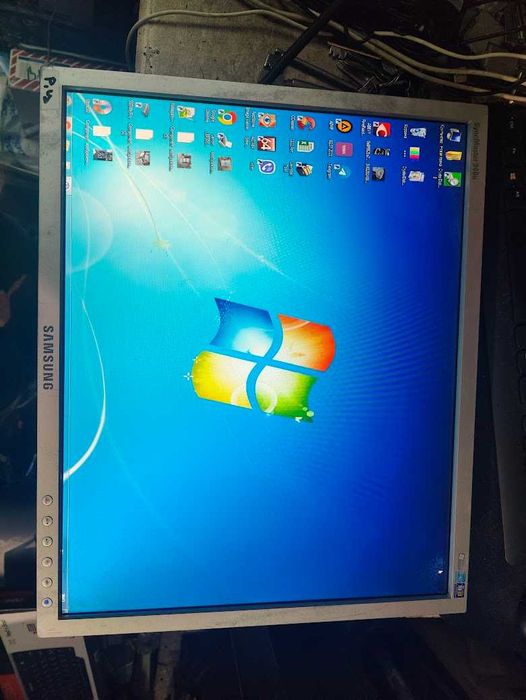 Монітор 19 дюймів LED, TFT, 16:9, 4:3